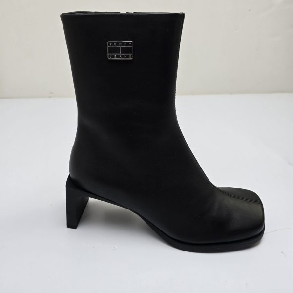 מגף עקב מרובע