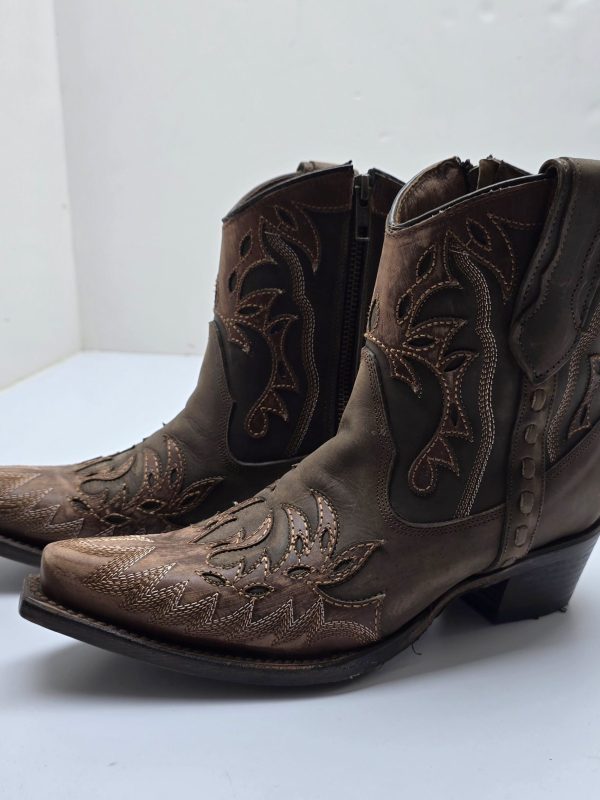 מגף בוקרים קמל