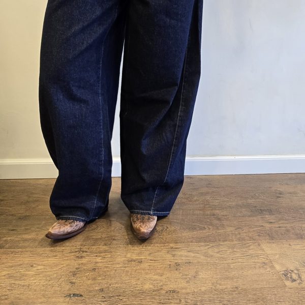 SUPER BAGGY BARREL JEANS