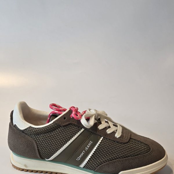 BROWN TOMMY SNEAKERS